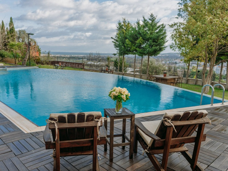 İzmir Uygun Otel Arayanlara Doğayla İç İçe Bir Seçenek, İzmir Havuzlu Otel Denince Akla Gelen İlk Adres